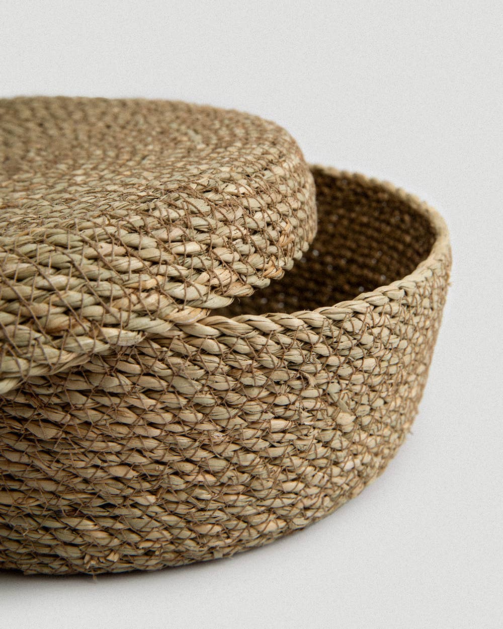 Set of 2 Souk Round Seagrass Baskets with Lid