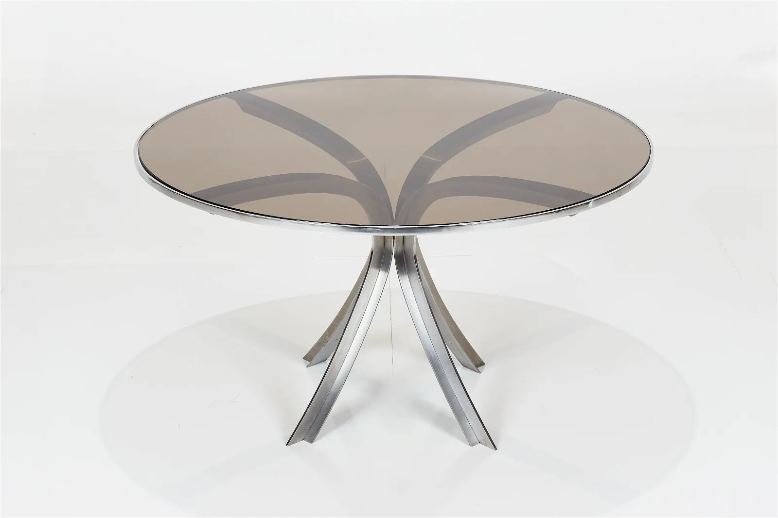 Xavier Feal Round Dining Table
