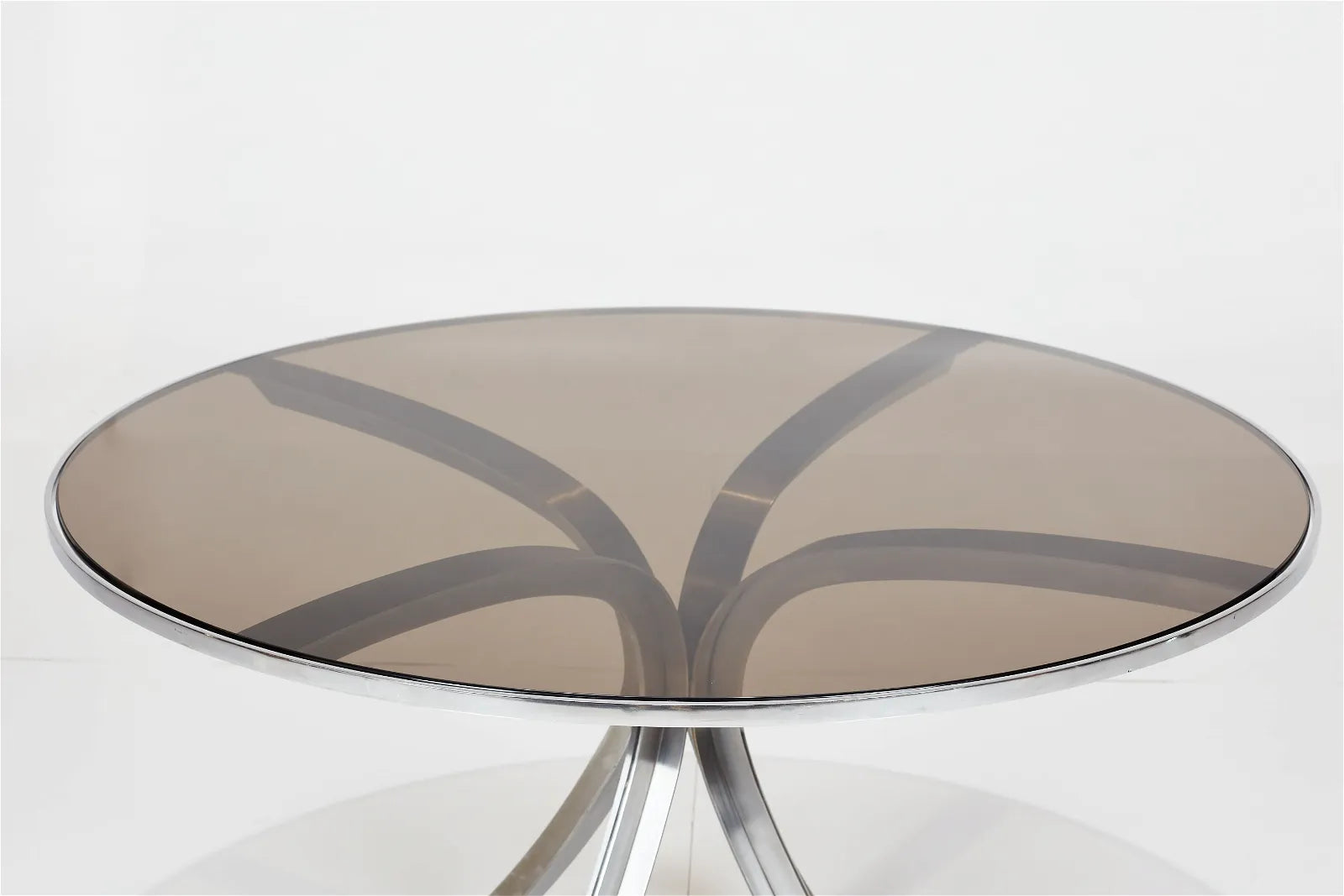 Xavier Feal Round Dining Table